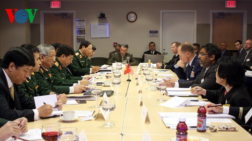 Vietnam, US hold 4th defense dialogue - ảnh 1